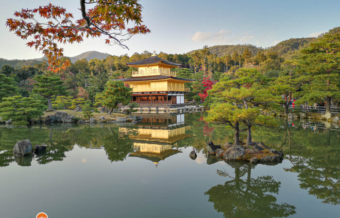 Kyoto - Der goldene Pavillon im Herbst