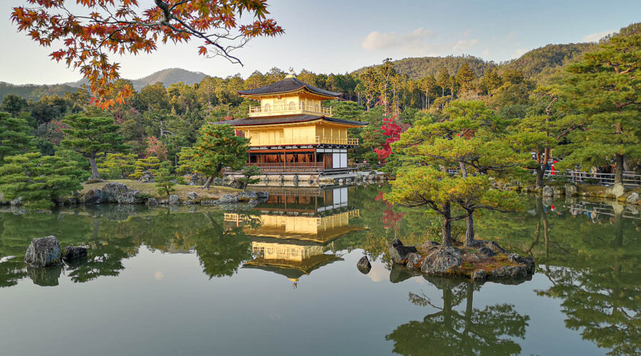 Kyoto - Der goldene Pavillon im Herbst