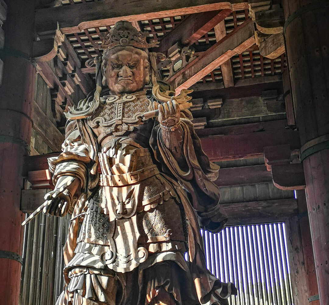 Nara - Statue im Todaiji Tempel