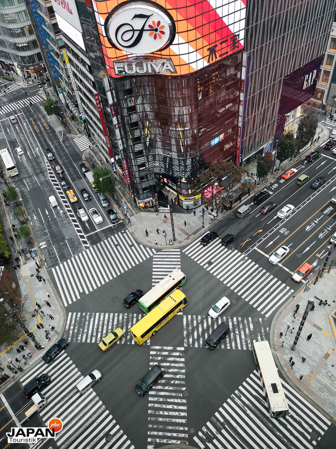 Tokyo - Blick auf die Ginza Kreuzung von Oben