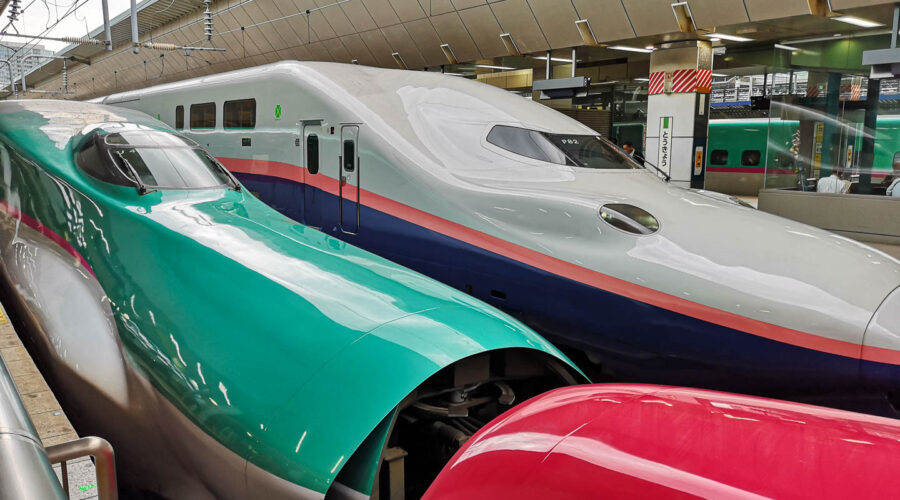 Tokyo - Shinkansen am Bahnhof Tokyo